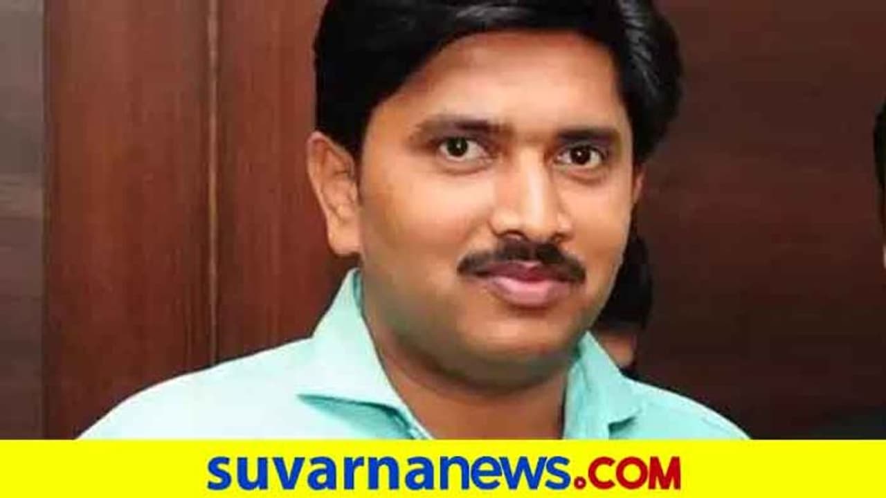 ಪಕ್ಷ ಒಪ್ಪಿದರೆ ಅರಿಸೀಕೆರೆಯಿಂದ ಕಣಕ್ಕೆ: ಸಿಎಂ ರಾಜಕೀಯ ಕಾರ್ಯದರ್ಶಿ ಸಂತೋಷ್ ಪಕ್ಷ ಒಪ್ಪಿದರೆ ಅರಿಸೀಕೆರೆಯಿಂದ ಕಣಕ್ಕೆ: ಸಿಎಂ ರಾಜಕೀಯ ಕಾರ್ಯದರ್ಶಿ ಸಂತೋಷ್