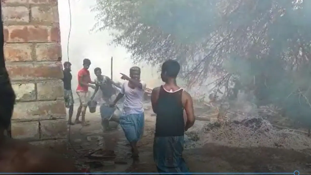 তৃণমূলের গোষ্ঠীদ্বন্দ্ব, মহিলা জনপ্রতিনিধির বাড়ির সামনে ভর সন্ধেয় ব্যাপক বোমাবাজি