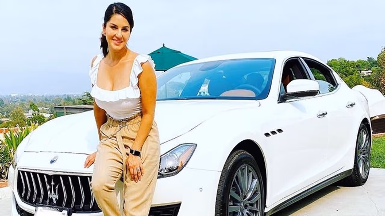 సన్నీ లియోన్ కొత్త కారు చూసారా.. దీనిని ఎంత ఖర్చు చేసి కొన్నాదో తెలుసా.. సన్నీ లియోన్ కొత్త కారు చూసారా.. దీనిని ఎంత ఖర్చు చేసి కొన్నాదో తెలుసా..