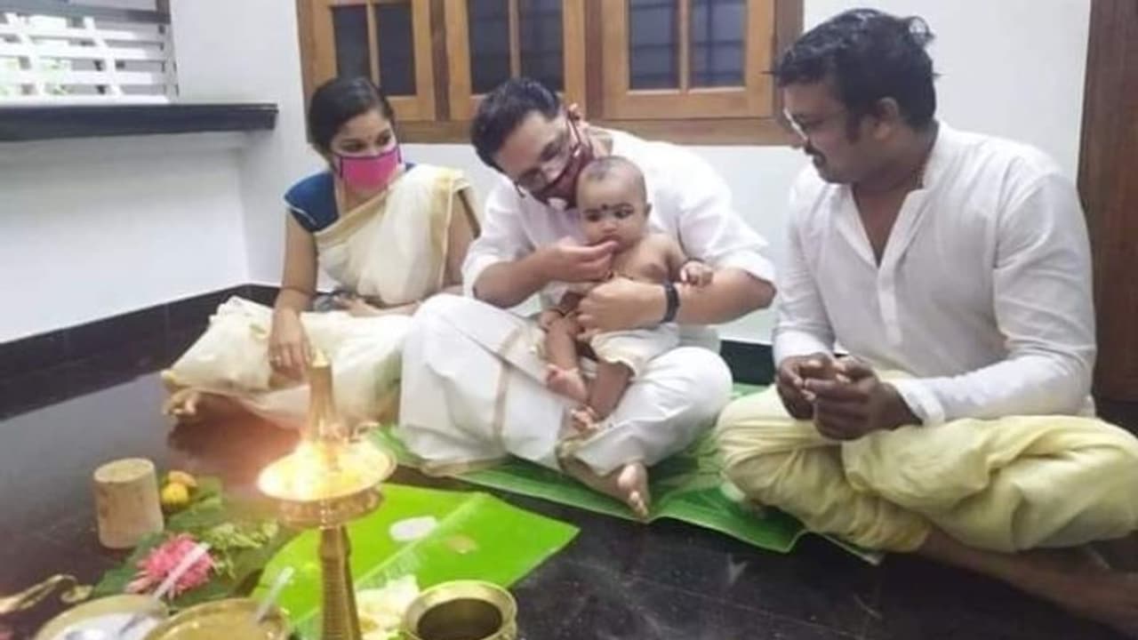 'ആദം ഗുവേര', വിവാദങ്ങൾക്കിടെ സിപിഎം പ്രവർത്തകന്റെ മകന് പേരിട്ട് ജലീൽ; ചോറൂണ് നടത്തിയത് മന്ത്രിയുടെ വീട്ടിൽ 'ആദം ഗുവേര', വിവാദങ്ങൾക്കിടെ സിപിഎം പ്രവർത്തകന്റെ മകന് പേരിട്ട് ജലീൽ; ചോറൂണ് നടത്തിയത് മന്ത്രിയുടെ വീട്ടിൽ