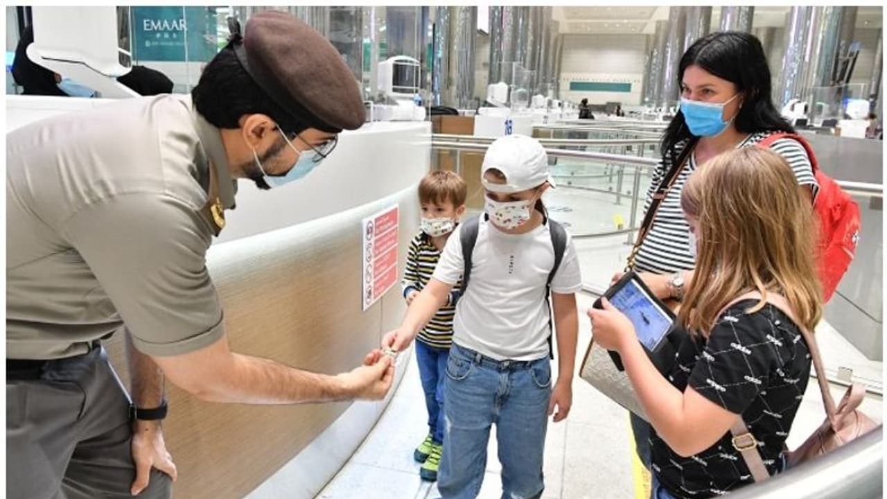 ദുബൈയിലെ ടൂറിസം രംഗം കൂടുതൽ ഉണർവിലേക്ക്; റഷ്യയിൽ നിന്ന് ആദ്യ ടൂറിസ്റ്റ് സംഘമെത്തി ദുബൈയിലെ ടൂറിസം രംഗം കൂടുതൽ ഉണർവിലേക്ക്; റഷ്യയിൽ നിന്ന് ആദ്യ ടൂറിസ്റ്റ് സംഘമെത്തി