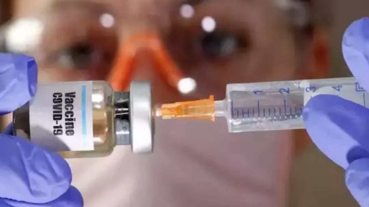 ആശ്വാസ വാര്ത്ത; രാജ്യത്ത് കൊവിഡ് വാക്സിന് പരീക്ഷണം വീണ്ടും തുടങ്ങാന് അനുമതി ആശ്വാസ വാര്ത്ത; രാജ്യത്ത് കൊവിഡ് വാക്സിന് പരീക്ഷണം വീണ്ടും തുടങ്ങാന് അനുമതി