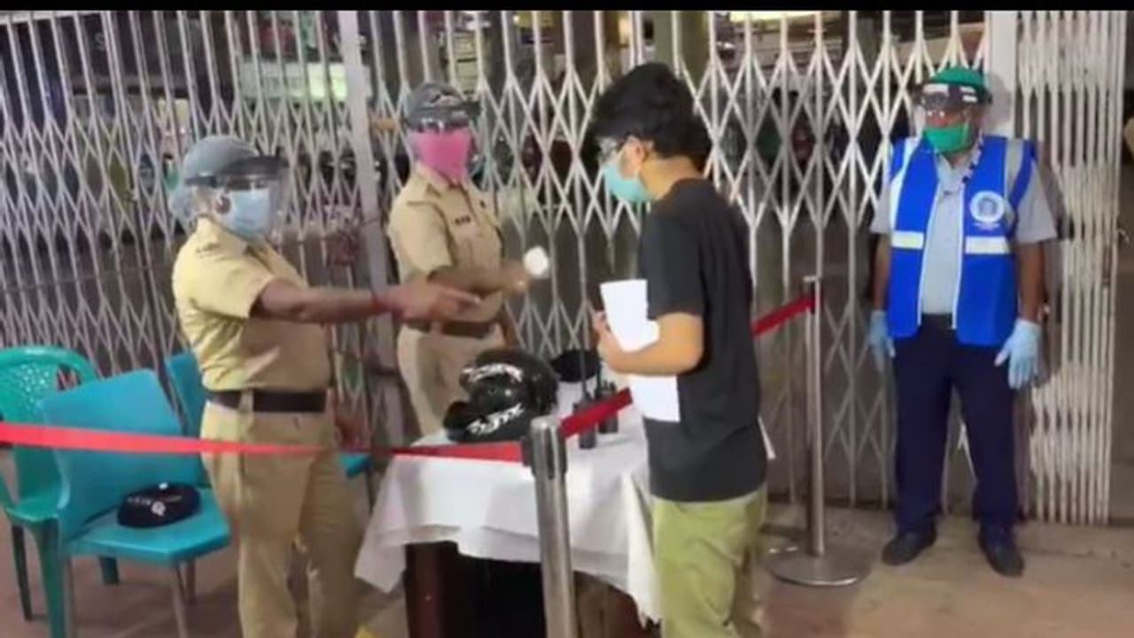 ಪರೀಕ್ಷೆಗೆ 700 ಕಿ. ಮೀ. ಪ್ರಯಾಣಿಸಿ ಬಂದ್ರೂ 10 ನಿಮಿಷ ಲೇಟ್, ವಿದ್ಯಾರ್ಥಿಯ 1 ವರ್ಷ ವೇಸ್ಟ್.. ಪರೀಕ್ಷೆಗೆ 700 ಕಿ. ಮೀ. ಪ್ರಯಾಣಿಸಿ ಬಂದ್ರೂ 10 ನಿಮಿಷ ಲೇಟ್, ವಿದ್ಯಾರ್ಥಿಯ 1 ವರ್ಷ ವೇಸ್ಟ್..