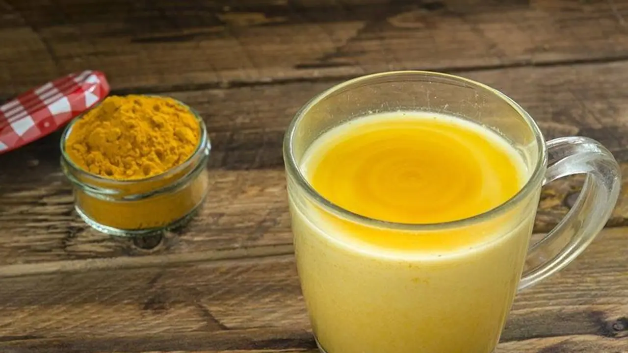 প্রতিদিন এক গ্লাস হলুদ দুধ, দূর করবে ৮ টি জটিল সমস্যা