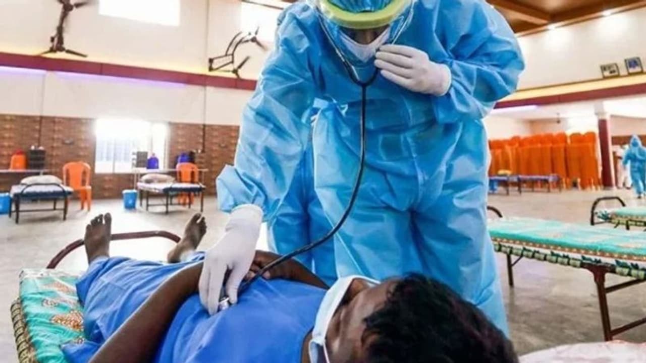 Kerala Covid: കൊവിഡ് പ്രതിരോധത്തിന് ചെലവഴിച്ച് തുക നൽകാതെ സർക്കാർ;തദ്ദേശ സ്ഥാപനങ്ങൾ കടക്കെണിയിൽ Kerala Covid: കൊവിഡ് പ്രതിരോധത്തിന് ചെലവഴിച്ച് തുക നൽകാതെ സർക്കാർ;തദ്ദേശ സ്ഥാപനങ്ങൾ കടക്കെണിയിൽ