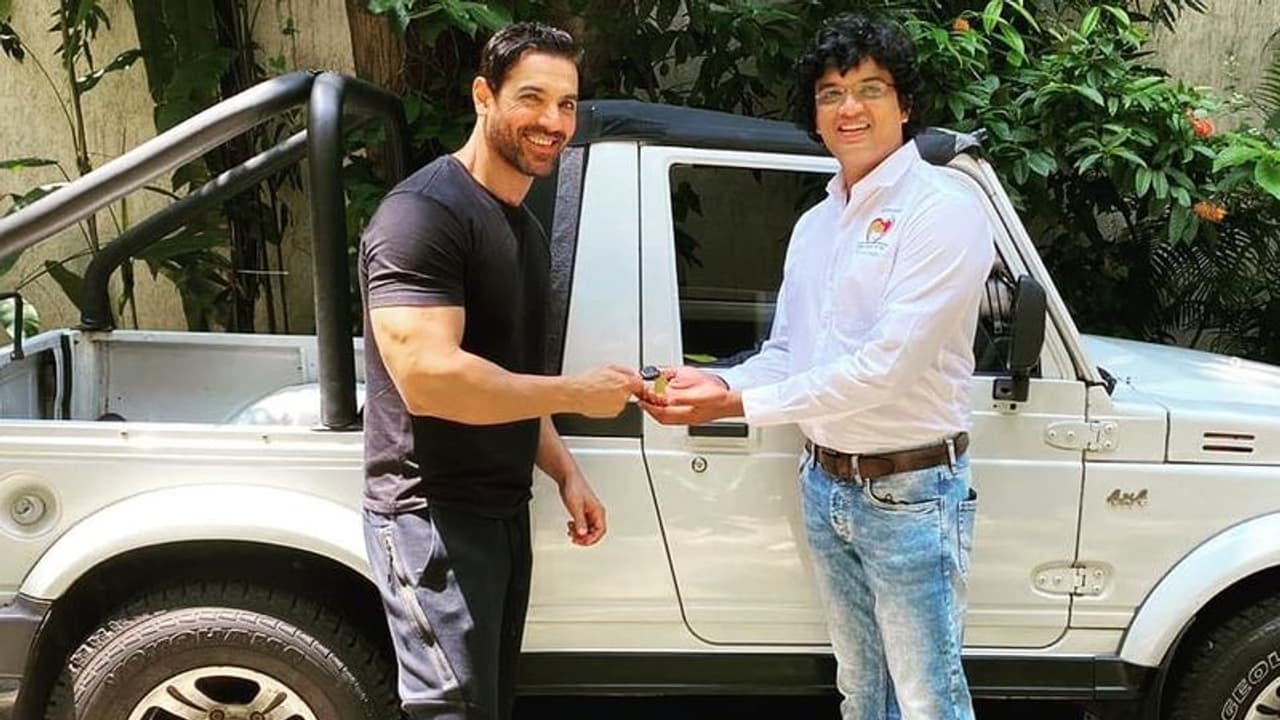 ಪ್ರಾಣಿಗಳ ಸಂರಕ್ಷಣೆಗಾಗಿ ತನ್ನ ಮಾರುತಿ ಸುಜುಕಿ ಜಿಪ್ಸಿ ಕಾರು ಗಿಫ್ಟ್ ನೀಡಿ ಜಾನ್ ಅಬ್ರಹಾಂ! ಪ್ರಾಣಿಗಳ ಸಂರಕ್ಷಣೆಗಾಗಿ ತನ್ನ ಮಾರುತಿ ಸುಜುಕಿ ಜಿಪ್ಸಿ ಕಾರು ಗಿಫ್ಟ್ ನೀಡಿ ಜಾನ್ ಅಬ್ರಹಾಂ!