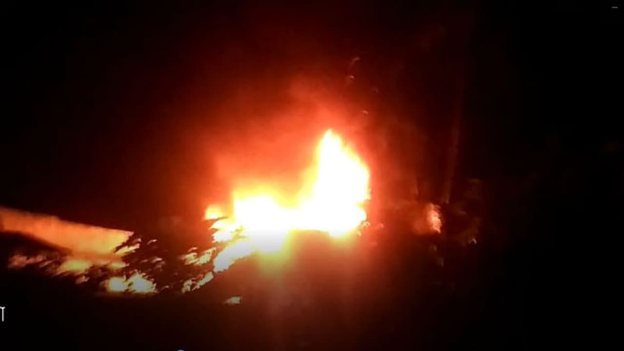 অশোকনগর বাজারে গোডাউনে ভয়াবহ আগুন, বিধ্বংসী আগুনে এলাকায় আতঙ্ক অশোকনগর বাজারে গোডাউনে ভয়াবহ আগুন, বিধ্বংসী আগুনে এলাকায় আতঙ্ক