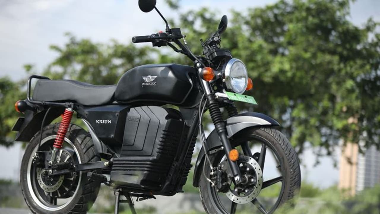 വരുന്നൂ രാജ്യത്തെ ഏറ്റവും വേഗമുള്ള ഇലക്ട്രിക് മോട്ടോർസൈക്കിള്; അണിയറക്കാര് സ്റ്റാര്ട്ടപ്പ് കമ്പനി! വരുന്നൂ രാജ്യത്തെ ഏറ്റവും വേഗമുള്ള ഇലക്ട്രിക് മോട്ടോർസൈക്കിള്; അണിയറക്കാര് സ്റ്റാര്ട്ടപ്പ് കമ്പനി!