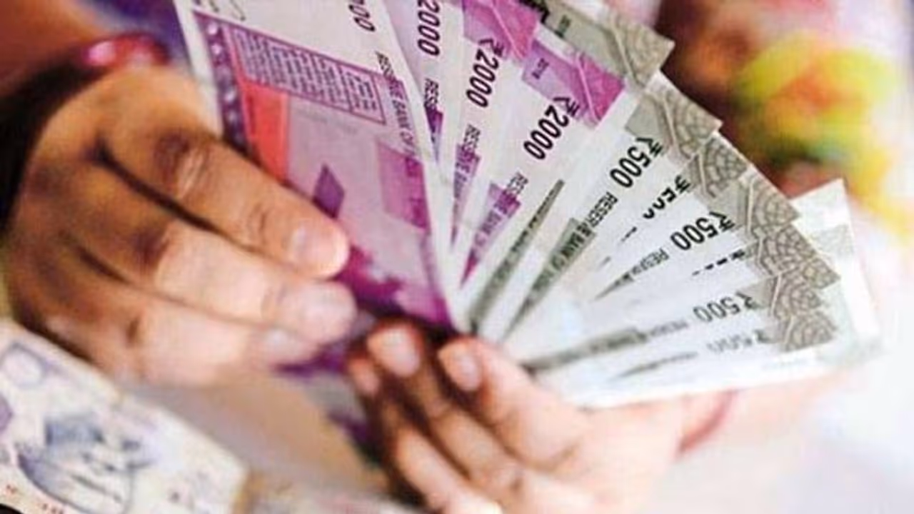 सेविंग अकाउंट में जमा कर सकते हैं इतना पैसा,नियम न मानने पर लगेगी पेनाल्टी 