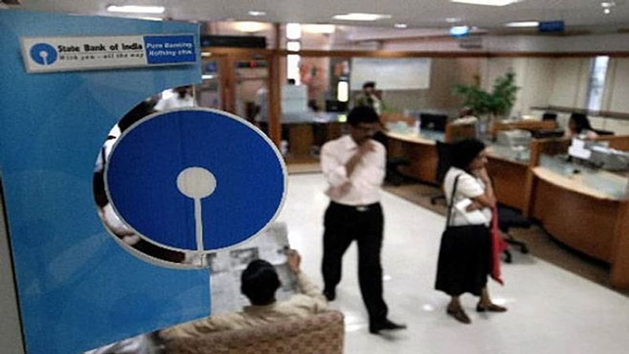 ఎస్బిఐ బ్యాంక్ నుండి నెలకు రూ.1 లక్ష సంపాదించే అవకాశం.. వెంటనే దరఖాస్తు చేసుకోండీ.. ఎస్బిఐ బ్యాంక్ నుండి నెలకు రూ.1 లక్ష సంపాదించే అవకాశం.. వెంటనే దరఖాస్తు చేసుకోండీ..