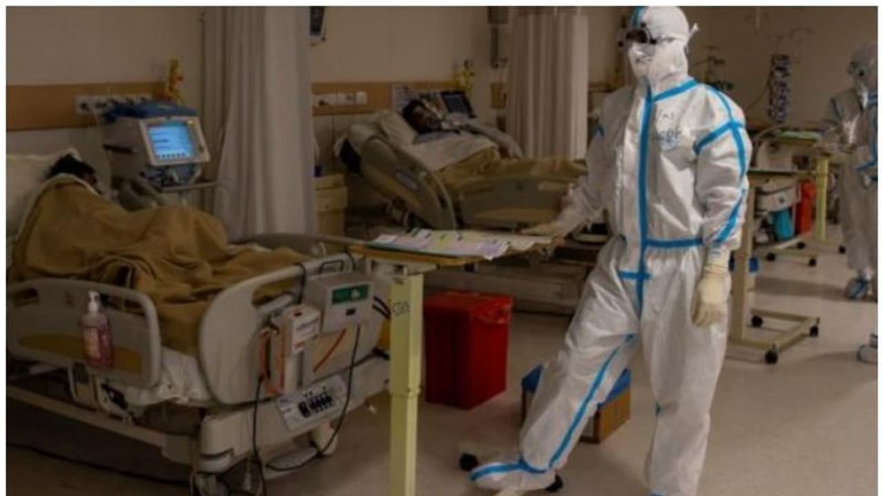 സ്വകാര്യ ആശുപത്രികളിലെ 80 ശതമാനം ഐസിയു കിടക്കകളും കൊവിഡ് രോഗികള്ക്ക്, നിര്ദ്ദേശം നല്കി ദില്ലി സര്ക്കാര് സ്വകാര്യ ആശുപത്രികളിലെ 80 ശതമാനം ഐസിയു കിടക്കകളും കൊവിഡ് രോഗികള്ക്ക്, നിര്ദ്ദേശം നല്കി ദില്ലി സര്ക്കാര്