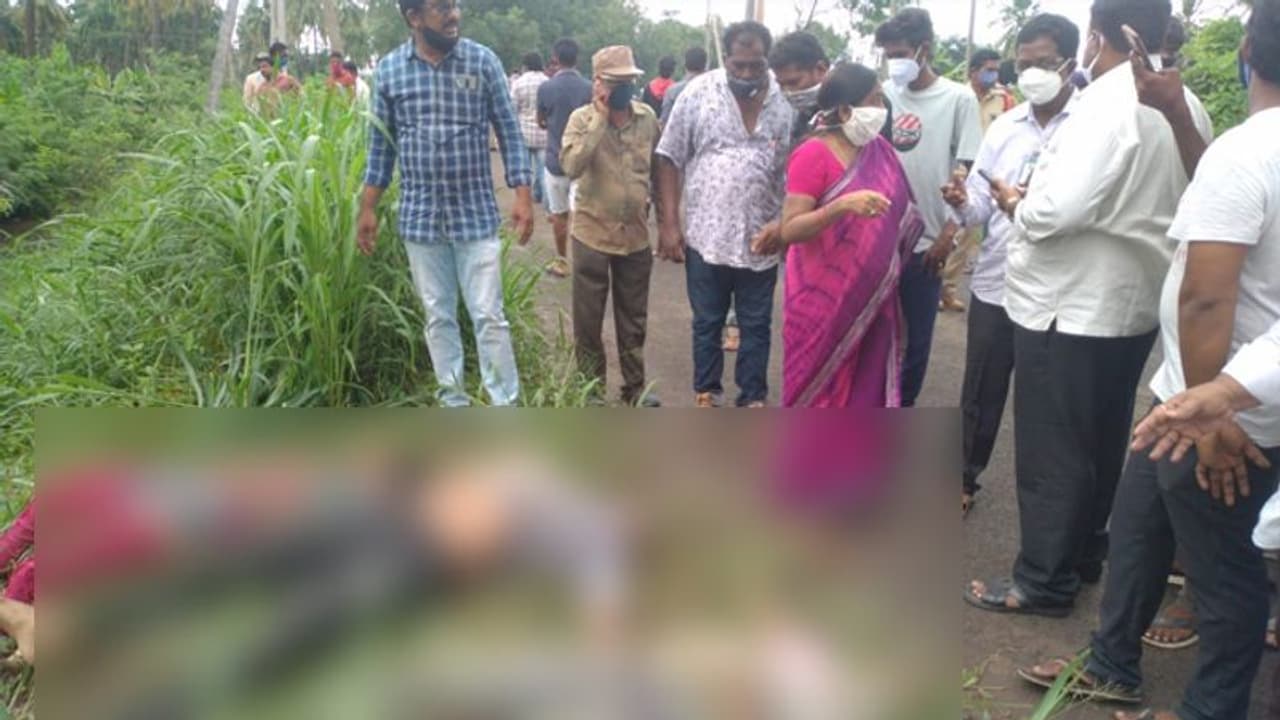 ప.గో జిల్లాలో ఘోర రోడ్డు ప్రమాదం... ముగ్గురు ప్రభుత్వోద్యుగుల దుర్మరణం ప.గో జిల్లాలో ఘోర రోడ్డు ప్రమాదం... ముగ్గురు ప్రభుత్వోద్యుగుల దుర్మరణం