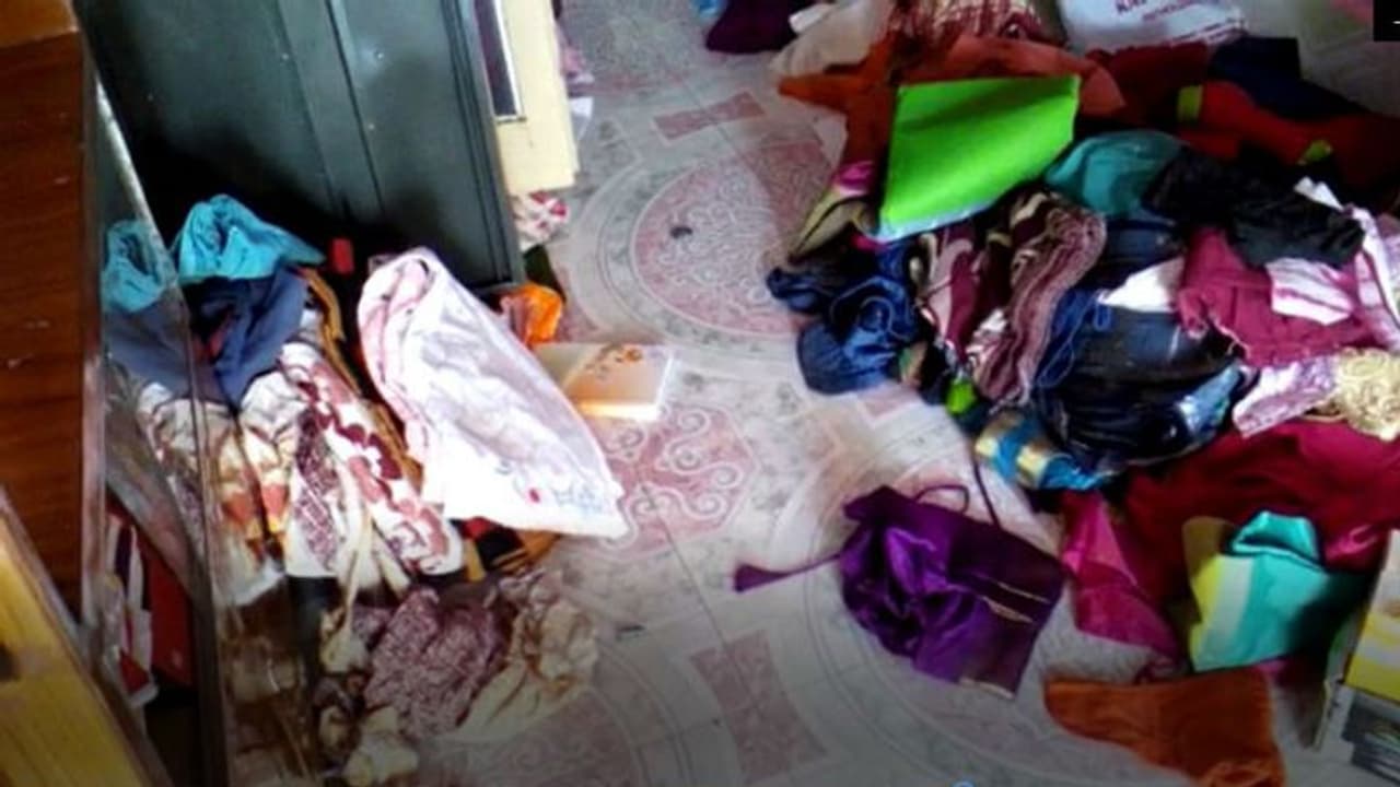 করোনা আবহে তিনটি দোকান সহ গৃহস্থের বাড়িতে চুরি, নতুন করে আতঙ্ক নদিয়ার তেহট্টে করোনা আবহে তিনটি দোকান সহ গৃহস্থের বাড়িতে চুরি, নতুন করে আতঙ্ক নদিয়ার তেহট্টে