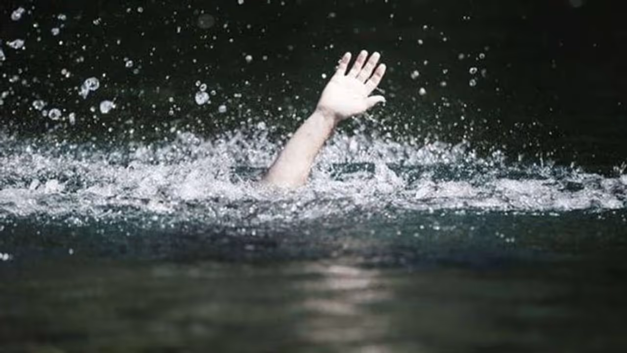 വിവാഹപ്പിറ്റേന്ന് കാണാതായ നവവരൻ ചേറ്റുവ കായലിൽ മരിച്ച നിലയിൽ