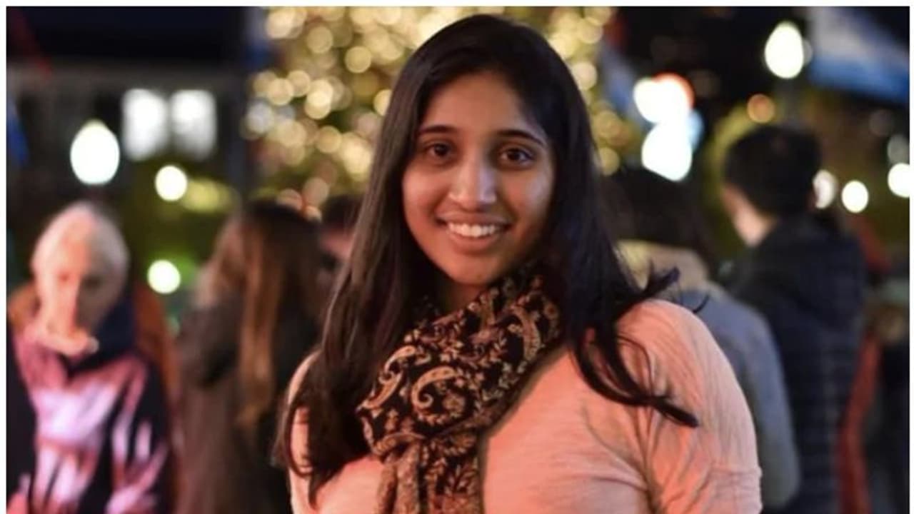 സെല്ഫി എടുക്കുന്നതിനിടെ വെള്ളച്ചാട്ടത്തില് വീണ് ഇന്ത്യന് യുവതി അമേരിക്കയില് മരിച്ചു സെല്ഫി എടുക്കുന്നതിനിടെ വെള്ളച്ചാട്ടത്തില് വീണ് ഇന്ത്യന് യുവതി അമേരിക്കയില് മരിച്ചു