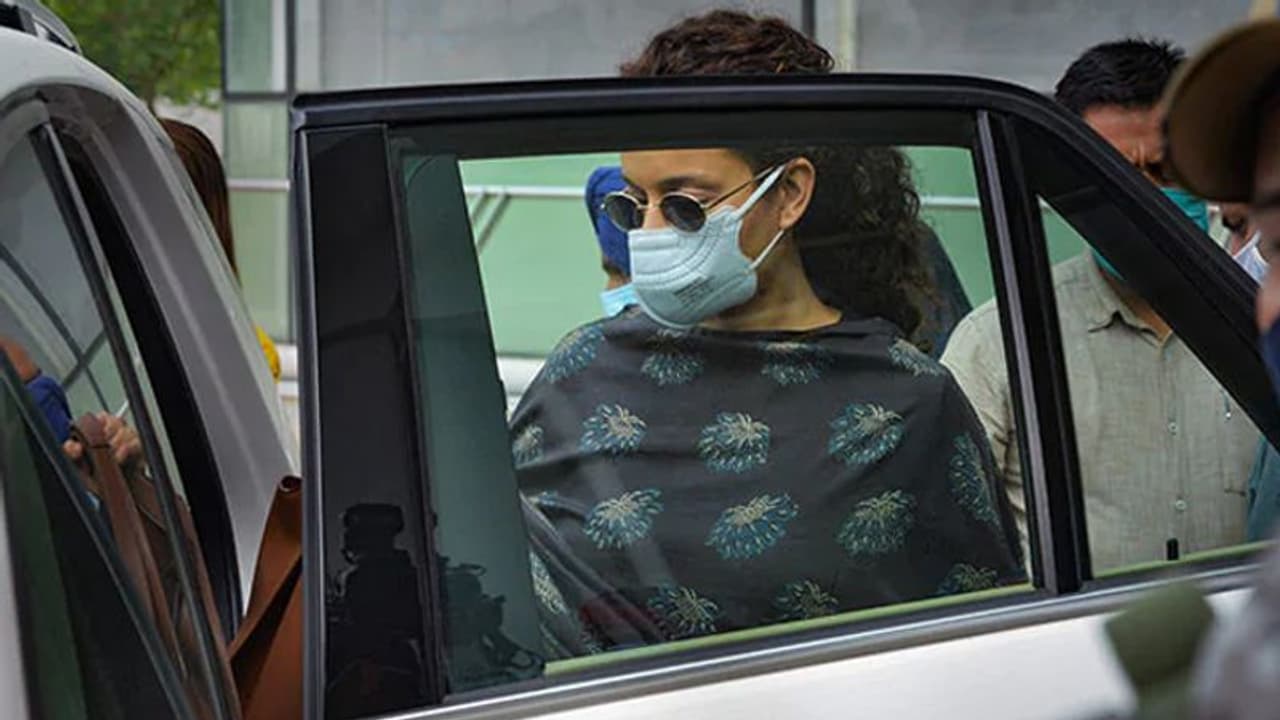 कंगना ने उद्धव पर साधा निशाना, कहा मैंने जिन्हें एक्सपोज किया, CM का बेटा आदित्य उनके साथ घूमता है कंगना ने उद्धव पर साधा निशाना, कहा मैंने जिन्हें एक्सपोज किया, CM का बेटा आदित्य उनके साथ घूमता है