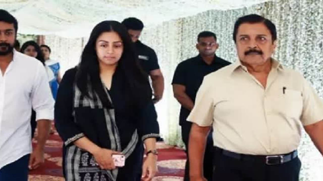 “இது சூர்யா, ஜோதிகா, சிவக்குமாரின் கூட்டுச்சதி”... மதுரை காவல் ஆணையரிடம் வழக்கறிஞர் பரபரப்பு புகார்! “இது சூர்யா, ஜோதிகா, சிவக்குமாரின் கூட்டுச்சதி”... மதுரை காவல் ஆணையரிடம் வழக்கறிஞர் பரபரப்பு புகார்!