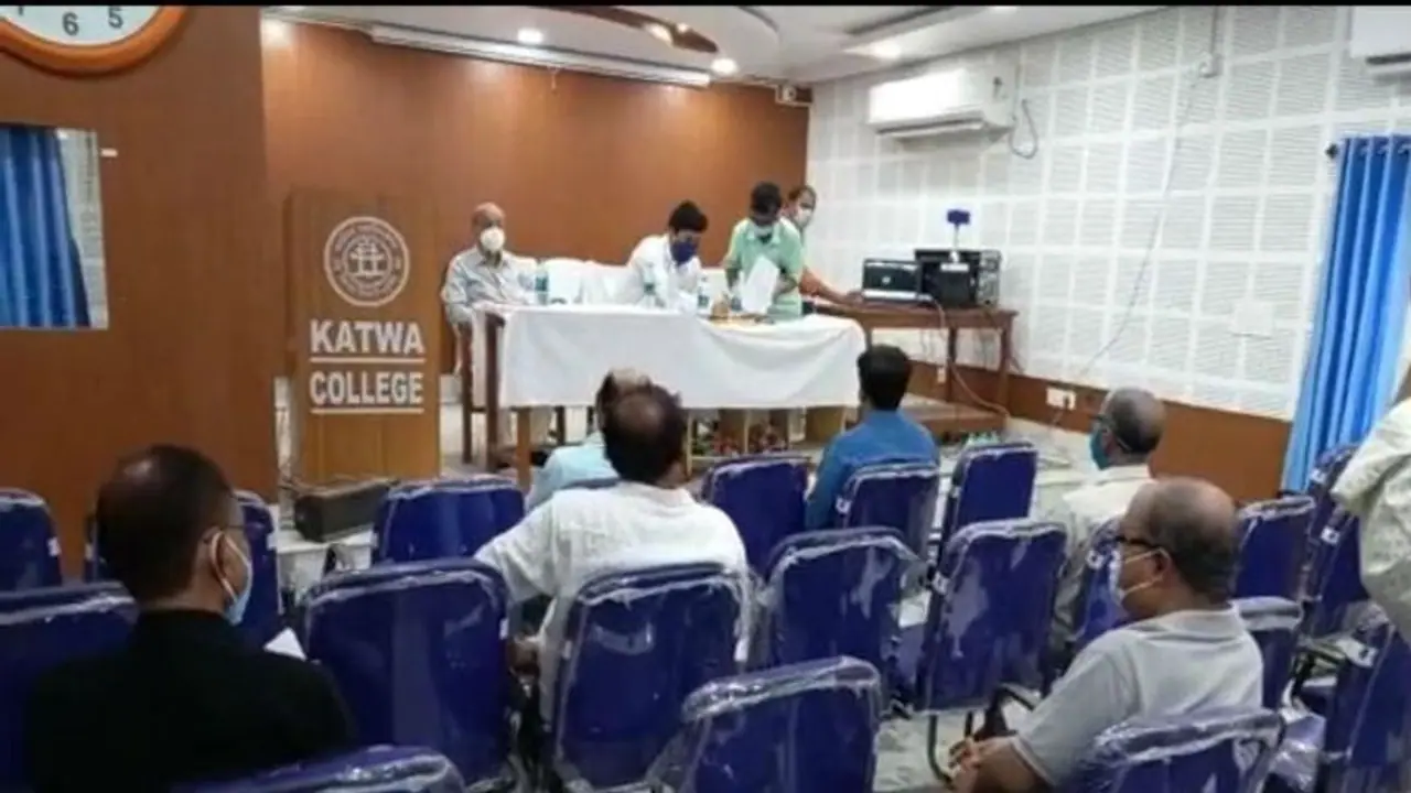 কাটোয়া কলেজে পরীক্ষায় দুর্নীতি বিতর্ক, বিভাগীয় প্রধানের বিরুদ্ধে বসল তদন্ত কমিটি