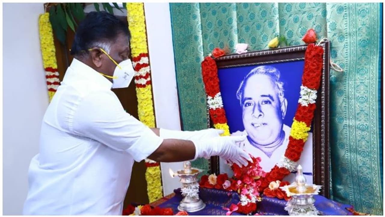 சமநிலை சமுதாயத்தை உருவாக்கிட உழைப்போம்... அண்ணா பிறந்த நாளில் ஓ.பி.எஸ் சூளுரை..! சமநிலை சமுதாயத்தை உருவாக்கிட உழைப்போம்... அண்ணா பிறந்த நாளில் ஓ.பி.எஸ் சூளுரை..!