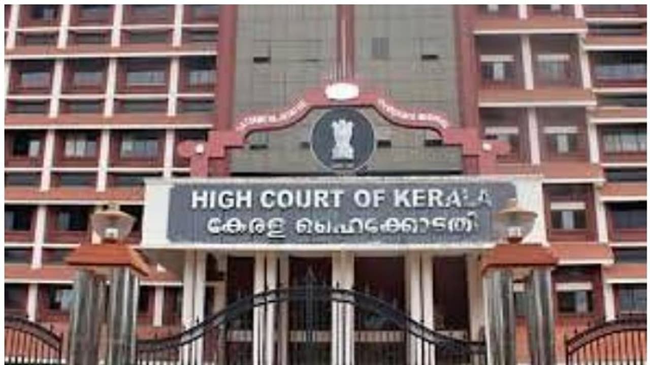 'വിസ്താരത്തിനിടെ അഭിഭാഷകന്‍റെ മാനസിക പീഡനം'; വിചാരണ കോടതി മാറ്റമാവശ്യപ്പെട്ട നടിയുടെ ഹര്‍ജി ഇന്ന് പരിഗണിക്കും