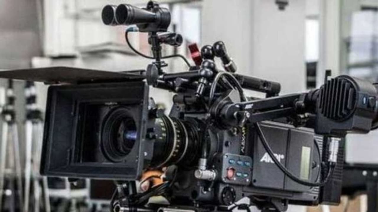 করোনার মাঝেই খোলা টলিপাড়া, পরিস্থিতি সামাল দিতে একগুচ্ছ নয়া নির্দেশিকা করোনার মাঝেই খোলা টলিপাড়া, পরিস্থিতি সামাল দিতে একগুচ্ছ নয়া নির্দেশিকা