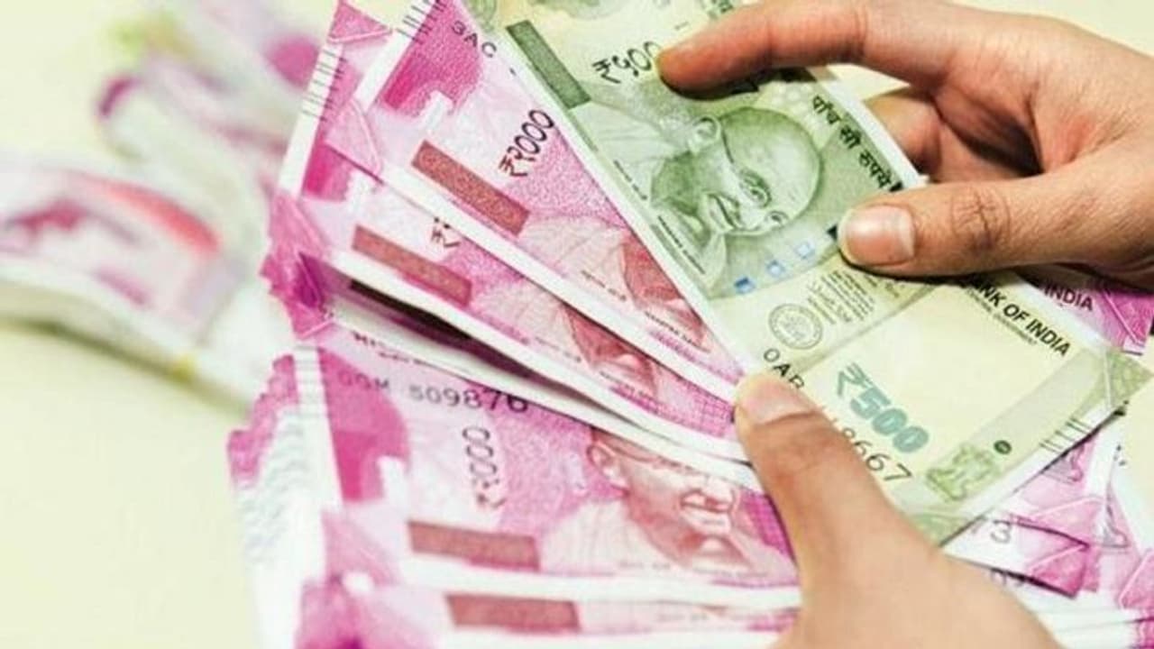 റിസര്വ് ബാങ്കിന്റെ പുതിയ നിബന്ധന; ഭവന വായ്പകള് കിട്ടാന് ബുദ്ധിമുട്ടാകുമോ? ഇഎംഐ കൂടുന്നത് ഇങ്ങനെ റിസര്വ് ബാങ്കിന്റെ പുതിയ നിബന്ധന; ഭവന വായ്പകള് കിട്ടാന് ബുദ്ധിമുട്ടാകുമോ? ഇഎംഐ കൂടുന്നത് ഇങ്ങനെ