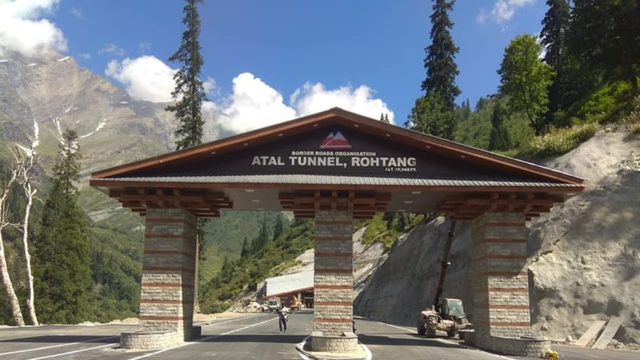 বন্ধুর 'বায়না' মেটাতেই রোটাং টানেলের পরিকল্পনা নিয়েছিলেন অটলবিহারী, তাই মিলিয়ে দিল কংগ্রেস বিজেপিকে