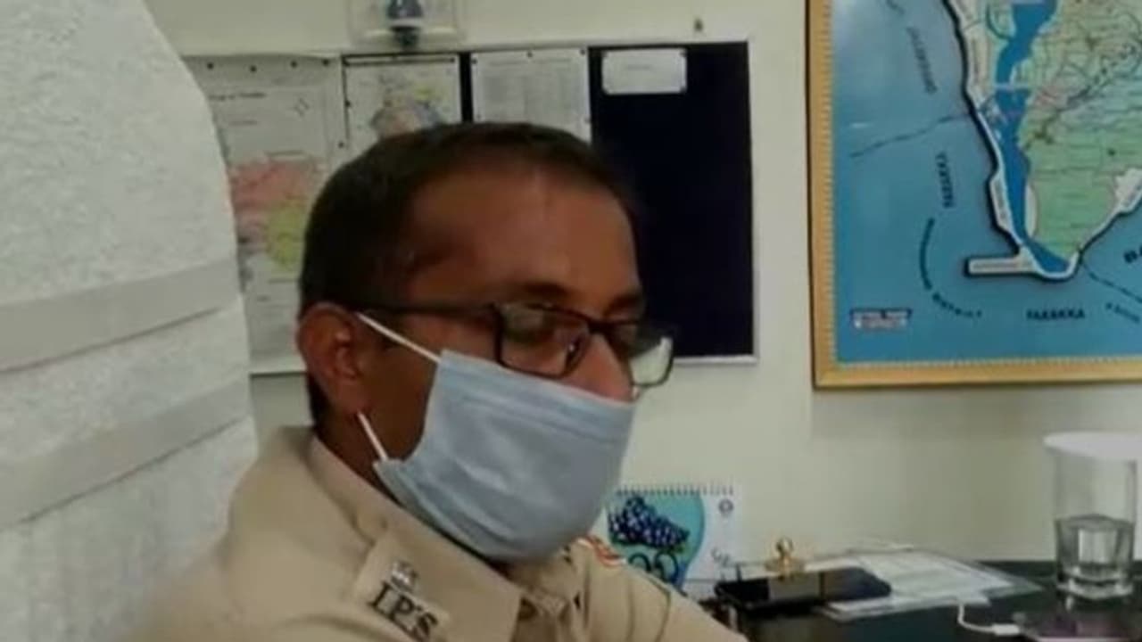 রেহাই নেই পুলিশকর্তাদেরও, প্রতারকদের নিশানায় এবার মালদহের পুলিশ সুপার রেহাই নেই পুলিশকর্তাদেরও, প্রতারকদের নিশানায় এবার মালদহের পুলিশ সুপার