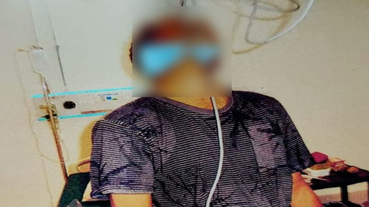 కరోనాకు చికిత్స పొందుతూ... హాస్పిటల్లోనే రిటైర్డ్ టీచర్ ఆత్మహత్య