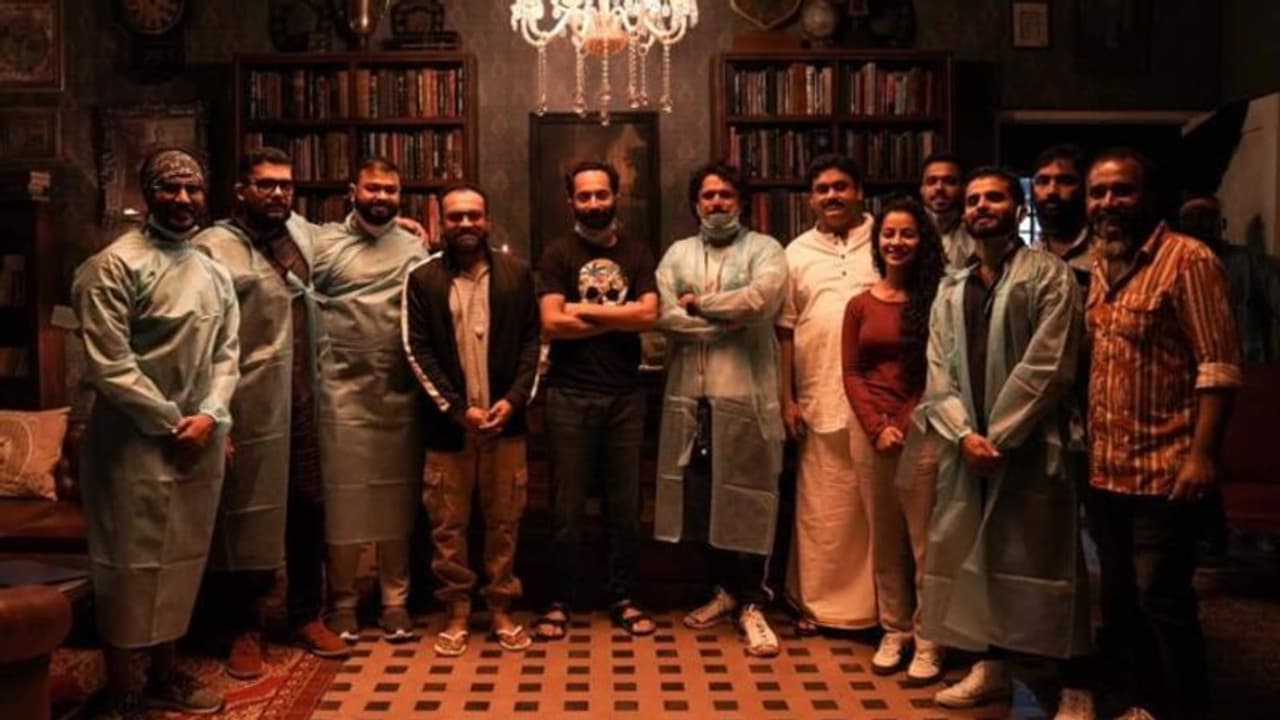 'സി യു സൂണി'നു ശേഷം ഫഹദും ദര്ശനയും വീണ്ടും; 'ഇരുള്' കുട്ടിക്കാനത്ത് ആരംഭിച്ചു 'സി യു സൂണി'നു ശേഷം ഫഹദും ദര്ശനയും വീണ്ടും; 'ഇരുള്' കുട്ടിക്കാനത്ത് ആരംഭിച്ചു