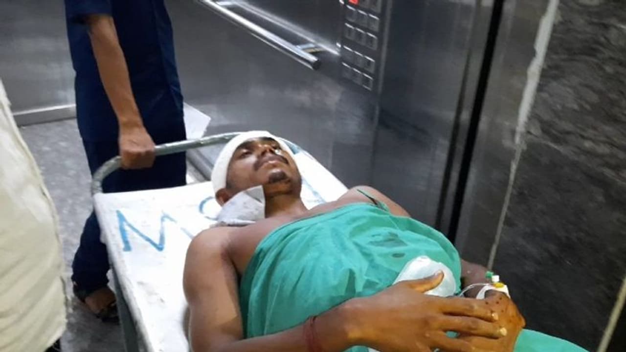 বন্ধুকে টাকা ধার দেওয়ার 'মাশুল', ধারালো অস্ত্রের আঘাতে রক্তাক্ত হলেন যুবক