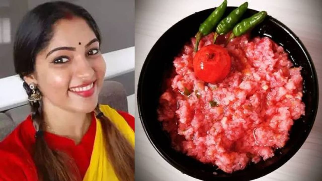 'പഴങ്കഞ്ഞിയിൽ ലൂബിക്ക ചമ്മന്തിയിട്ട് കുടിച്ചു നോക്കിയേ...'; ചിത്രം പങ്കുവച്ച് മുക്ത