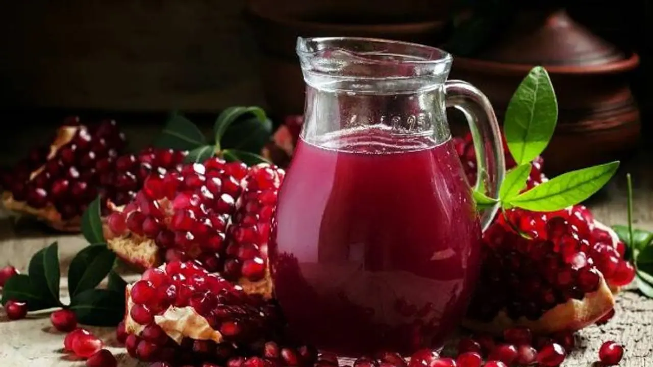 <p>It may be a tough task to deseed a pomegranate, but is considered to be one of the healthiest fruits with quite some medicinal benefits. Not just the fruit, but pomegranate juice is also said to have innumerable benefits to offer.<br />
&nbsp;</p>
