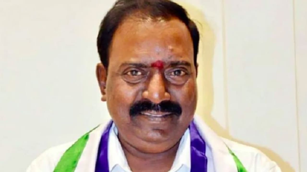 బ్రేకింగ్: కరోనాతో తిరుపతి ఎంపీ బల్లి దుర్గాప్రసాద్ కన్నుమూత బ్రేకింగ్: కరోనాతో తిరుపతి ఎంపీ బల్లి దుర్గాప్రసాద్ కన్నుమూత