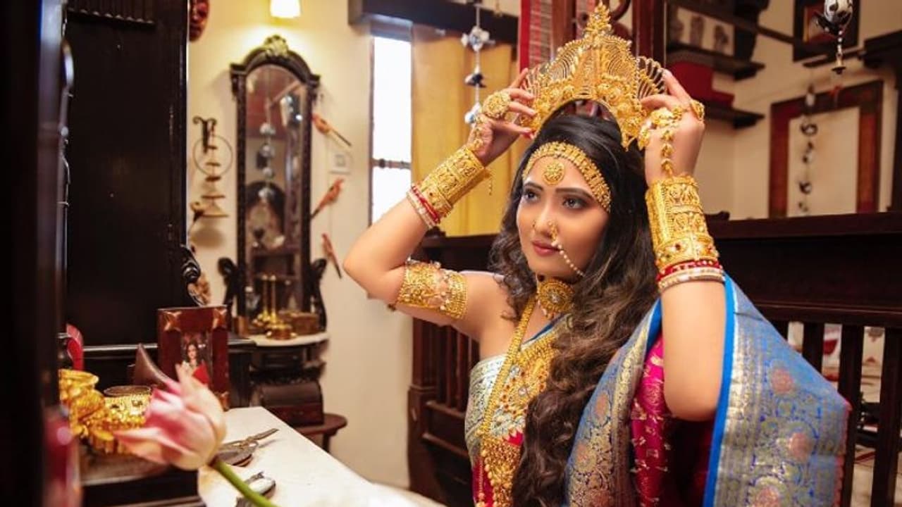 দুর্গা রূপে সম্পূর্ণা, মহালয়ার প্রাক্কালে নতুন চমক নিয়ে টলিউড অভিনেত্রী