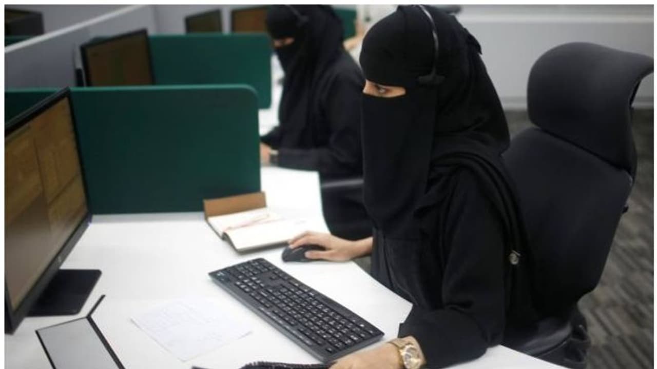 സൗദി സ്വകാര്യമേഖലയിൽ പുരുഷ, വനിതാ ജീവനക്കാര്‍ക്ക് ഒരേ ശമ്പളം; വിവേചനം പാടില്ലെന്ന് മന്ത്രാലയം