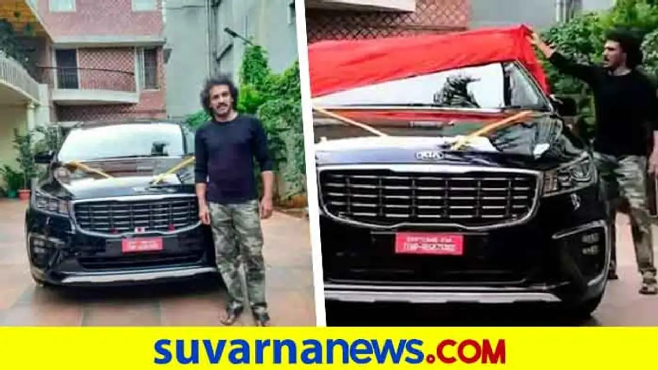 ಹುಟ್ಟುಹಬ್ಬಕ್ಕೆ ದಿನ ಮುನ್ನವೇ ದುಬಾರಿ ಕಾರು ಖರೀದಿಸಿದ ಉಪೇಂದ್ರ! ಹುಟ್ಟುಹಬ್ಬಕ್ಕೆ ದಿನ ಮುನ್ನವೇ ದುಬಾರಿ ಕಾರು ಖರೀದಿಸಿದ ಉಪೇಂದ್ರ!