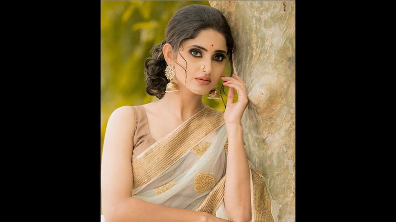 <p>ஜீ தமிழ் தொலைக்காட்சியில் ஒளிபரப்பாகும் சீரியல்களிலேயே அதிக இல்லத்தரசிகளை கவர்ந்தது என்றால் அது சத்யா சீரியலாக மட்டுமே இருக்கும். </p>
<p>ஜீ தமிழ் தொலைக்காட்சியில் ஒளிபரப்பாகும் சீரியல்களிலேயே அதிக இல்லத்தரசிகளை கவர்ந்தது என்றால் அது சத்யா சீரியலாக மட்டுமே இருக்கும். </p>