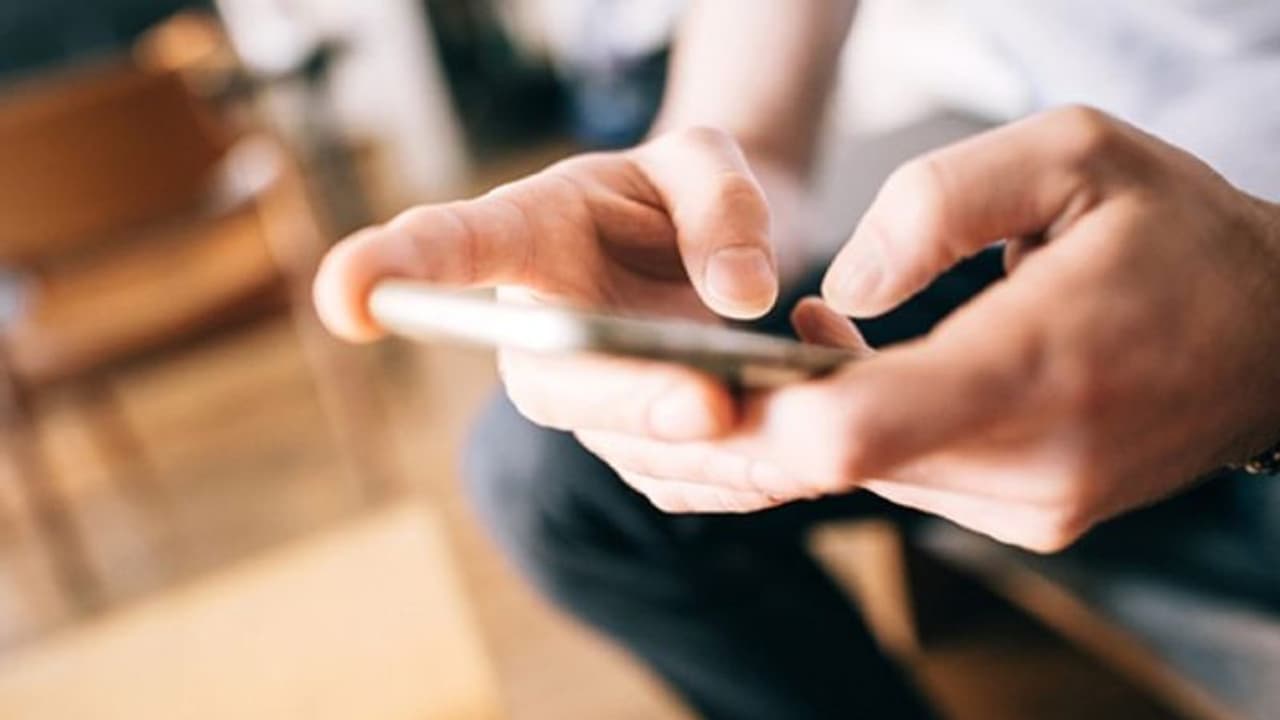 'ടെക്സ്റ്റ്' ചെയ്യാന് അറിയാത്ത പുരുഷന്മാര് മോശക്കാരല്ല!... 'ടെക്സ്റ്റ്' ചെയ്യാന് അറിയാത്ത പുരുഷന്മാര് മോശക്കാരല്ല!...