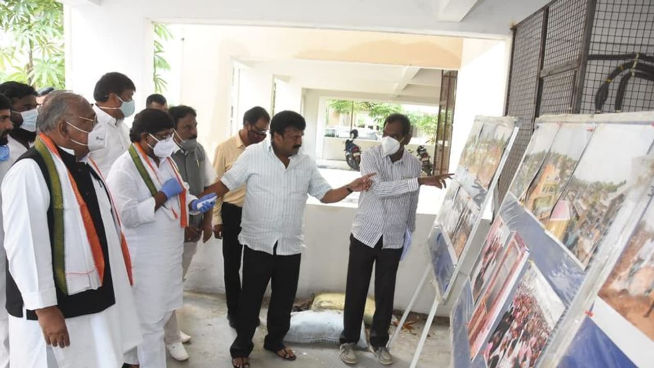 లక్ష ఇళ్లు చూపించేవరకు తిరుగుతా: తలసాని, 3428 ఇళ్లే చూశామన్న భట్టి లక్ష ఇళ్లు చూపించేవరకు తిరుగుతా: తలసాని, 3428 ఇళ్లే చూశామన్న భట్టి