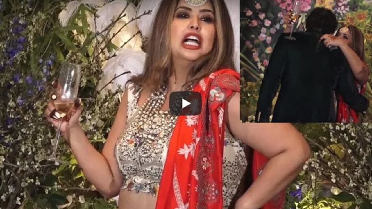 Video: Who is this drunk lady acting funny at Sonam Kapoor's wedding reception? Video: Who is this drunk lady acting funny at Sonam Kapoor's wedding reception?