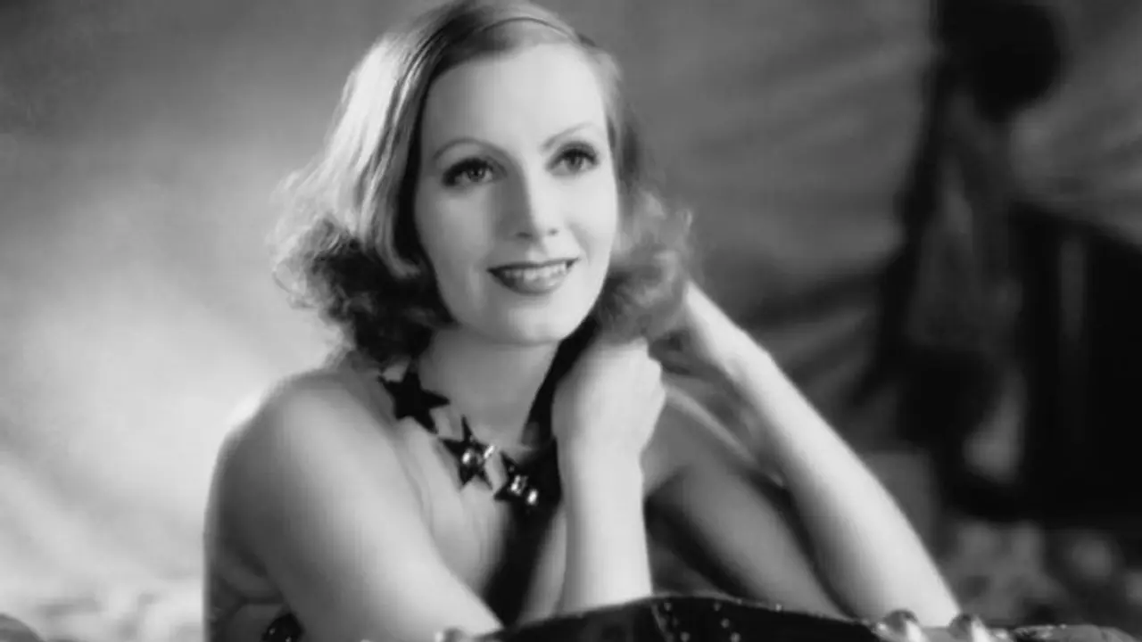 ষোলো বছরের হলিউড জীবনে গ্রেটা গার্বো এগারোবার ঠিকানা বদলেছিলেন ষোলো বছরের হলিউড জীবনে গ্রেটা গার্বো এগারোবার ঠিকানা বদলেছিলেন