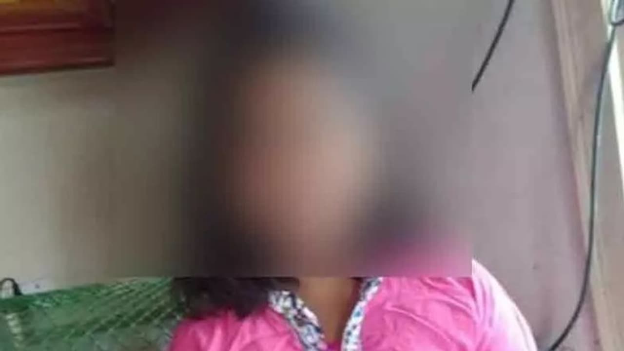 నేరెడ్మెట్ నాలాలో బాలిక మృతి: జీహెచ్ఎంసీ అధికారులపై తల్లిదండ్రుల ఫిర్యాదు నేరెడ్మెట్ నాలాలో బాలిక మృతి: జీహెచ్ఎంసీ అధికారులపై తల్లిదండ్రుల ఫిర్యాదు