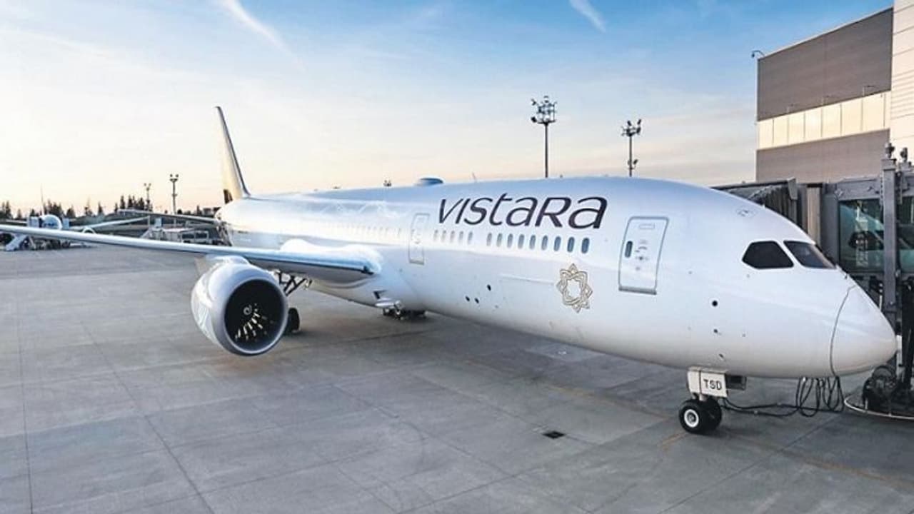 एसिडिटी ने कराई दिल्ली बेंगलुरू फ्लाइट की इमरजेंसी लैंडिंग, घंटे भर परेशान रहे यात्री और केबिन क्रू