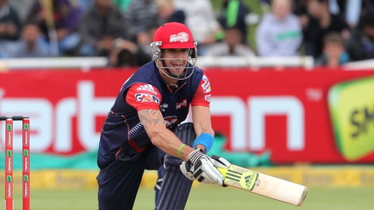 பீட்டர்சனின் காட்டடியால் இந்தியா லெஜண்ட்ஸை வீழ்த்தி இங்கிலாந்து லெஜண்ட்ஸ் வெற்றி!இர்ஃபான் பதான் போராட்டம் வீண்