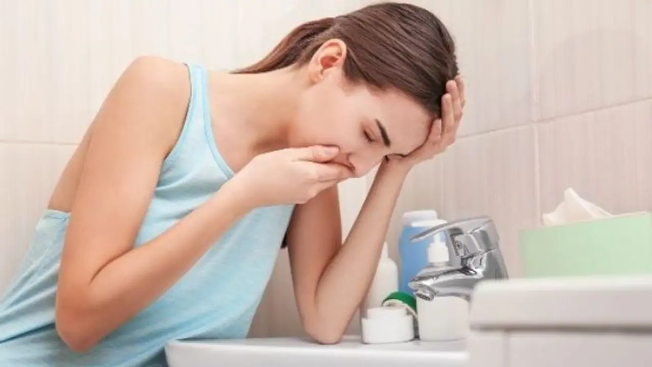 আপনারও কি খালি পেটে বমি পায়, তবে জেনে নিন এর কারণগুলি আপনারও কি খালি পেটে বমি পায়, তবে জেনে নিন এর কারণগুলি