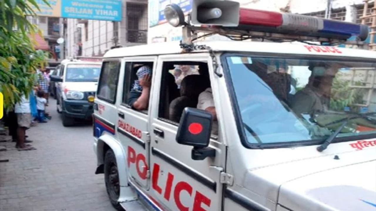 బైక్ వచ్చి బిజెపి నేతను కాల్చి చంపారు, వెల్లువెత్తిన నిరసనలు బైక్ వచ్చి బిజెపి నేతను కాల్చి చంపారు, వెల్లువెత్తిన నిరసనలు