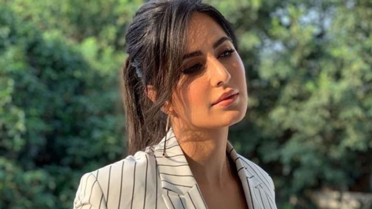 করোনার জন্য বদলে গেল ক্যাটরিনার আউটফিট, ভাইরাল সেফ জার্নি ফান্ডা করোনার জন্য বদলে গেল ক্যাটরিনার আউটফিট, ভাইরাল সেফ জার্নি ফান্ডা