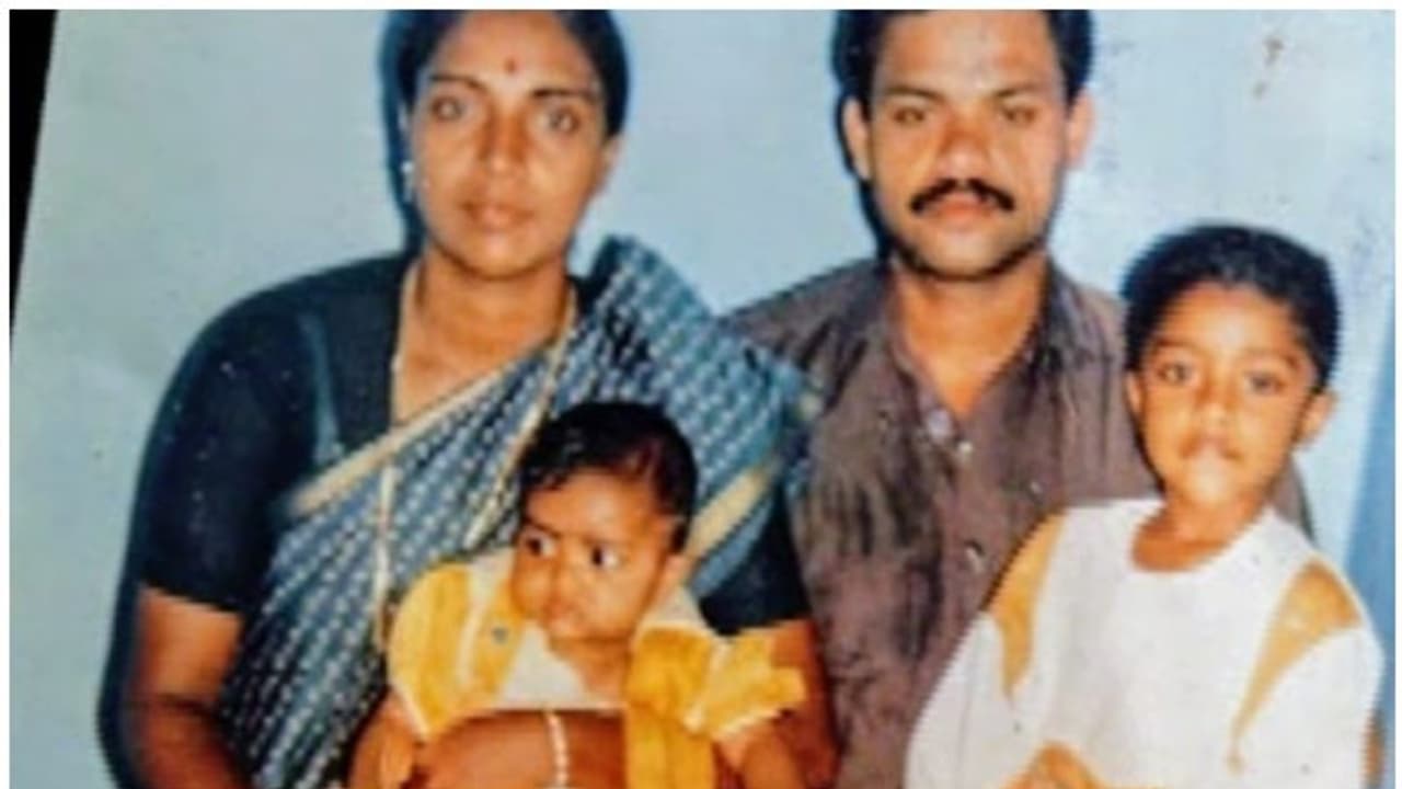 'രണ്ട് ആഗ്രഹങ്ങളുണ്ട്', അച്ഛന്റെ ജന്മദിനത്തില് അമലാ പോള് പറയുന്നു 'രണ്ട് ആഗ്രഹങ്ങളുണ്ട്', അച്ഛന്റെ ജന്മദിനത്തില് അമലാ പോള് പറയുന്നു