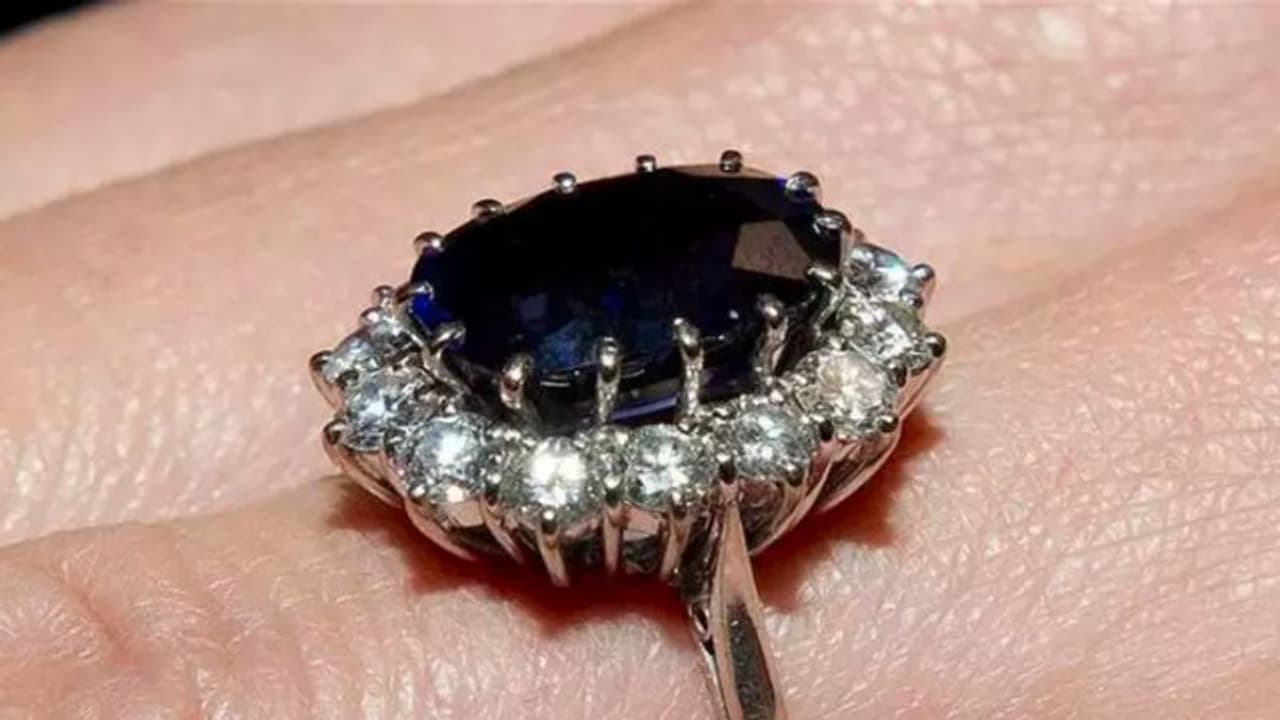 കുഴിച്ചെടുത്തത് രത്നങ്ങള്; ലക്ഷപ്രഭുക്കളായി തൊഴിലാളികള് കുഴിച്ചെടുത്തത് രത്നങ്ങള്; ലക്ഷപ്രഭുക്കളായി തൊഴിലാളികള്